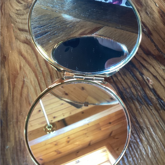 Kate Spade Lenox Simply Sparkling Gold Compact - Picture 3 of 7